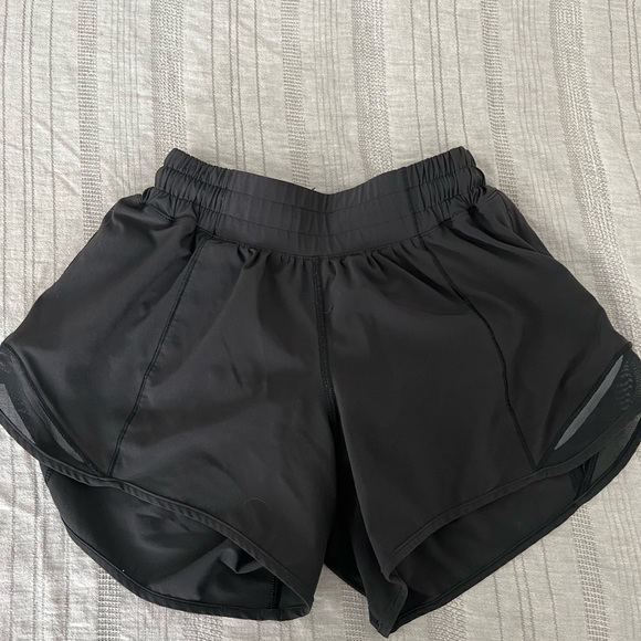Black lululemon hotty hot shorts - Picture 3 of 3